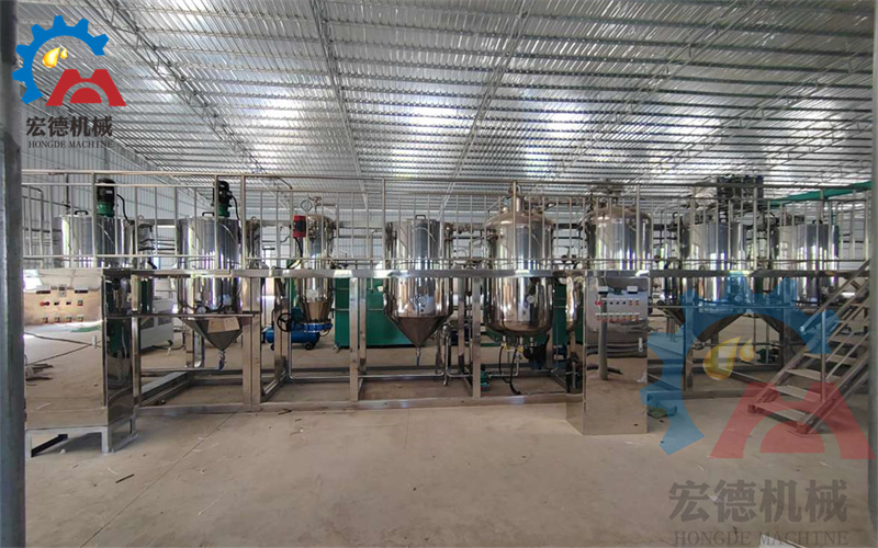 <a href=http://www.osmj.cn/jinglianshebei/chazijinglian/ target=_blank class=infotextkey>茶籽油<a href=http://www.osmj.cn/jinglianshebei/ target=_blank class=infotextkey>精煉設(shè)備</a></a>安裝現(xiàn)場(chǎng)